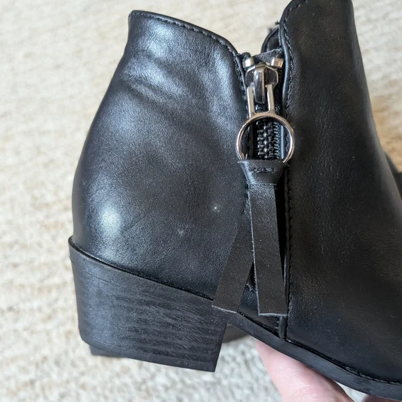 Black heeled ankle boots - Picture 5 of 6